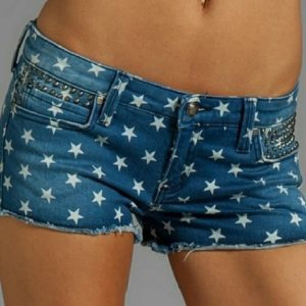 Frankie B Star Studded bootie shorts. Size 26